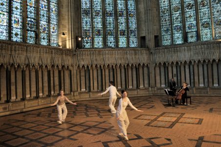 David Ogle and Sanna Eriksson Ryg with cellist Audrey Riley in ‘Guest Suites’ (2012), photograph by Hugo Glendinning