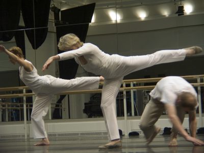 Sandra Conley, Gareth Farley and Lucy Tuck in ‘Holding Space’ (2004) , photograph by Hugo Glendinning