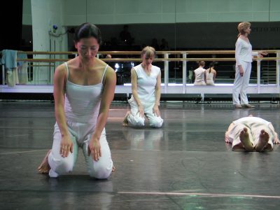 Sandra Conley, Tania Tempest-Hay, Robin Jung and Gareth Farley in ‘Holding Space’ (2004), photograph by Hugo Glendinning