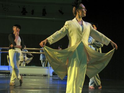 Lucy Tuck and Sandra Conley in ‘Holding Space’ (2004), photograph by Hugo Glendinning
