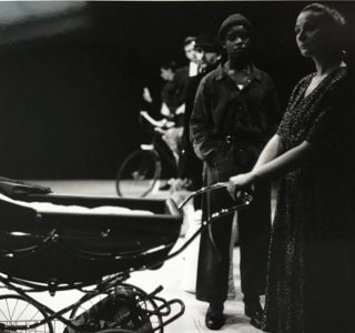 Mary Steadman, Pearl Jordan and entire cast in 'The Queue' (1989)